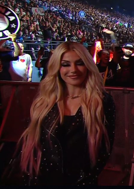 FadeAwayMedia's tweet photo. ALEXA BLISS BEING ON RAW IS THE GREATEST THING EVER 🔥

#WWERAW https://t.co/meq1eHyjT9