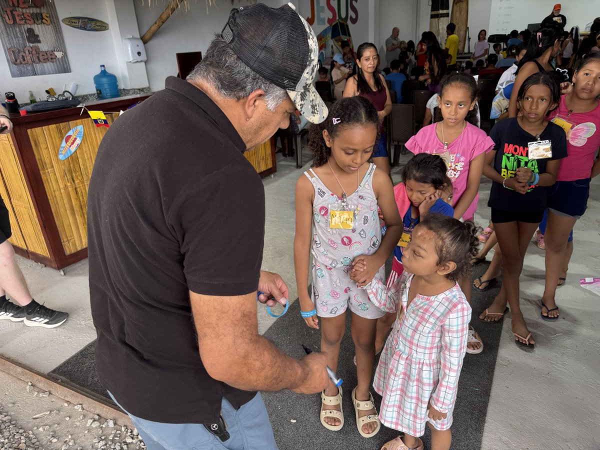 PateMinistries's tweet photo. Today many many of the kids in our first Bible club knew their memory verse and so I asked Fernando our bus driver if he would mind helping listen to the children’s say their memory verse. Thank you for Fernando for saying yes. https://t.co/iJTc9UgoT3
