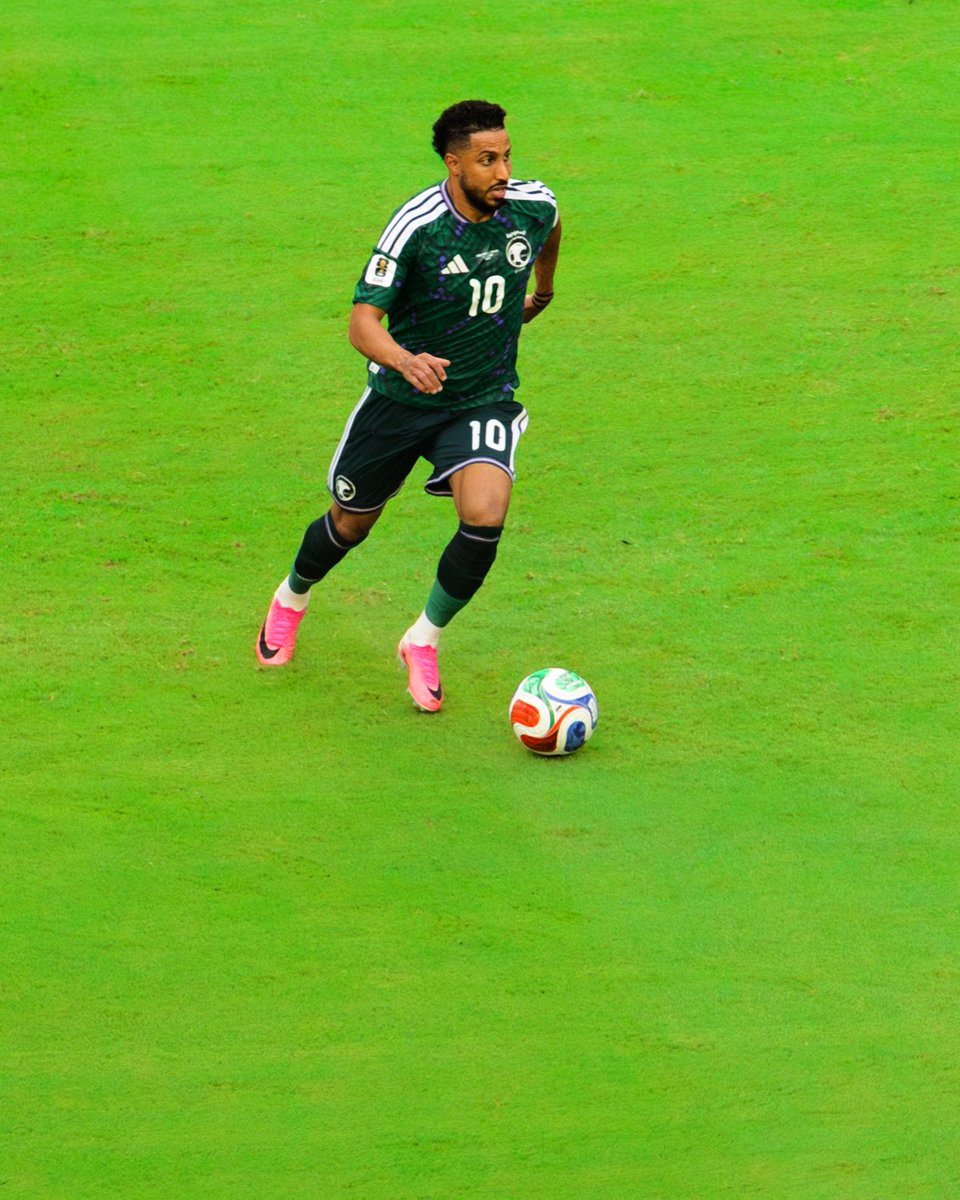 baggeoo's tweet photo. 🚨🇸🇦 سالم الدوسري أمام الأوروغواي:

📉 أرقام صعبة لقائد الأخضر في المباراة

❌ 0 تسديدات على المرمى
❌ 0 صناعة فرص
❌ 0 فرص محققة للتسجيل
❌ 0 كرات طويلة ناجحة
❌ فقدان الكرة 13 مرة
❌ 2/8 صراعات ناجحة فقط
❌ 0 أهداف
❌ 0 تمريرات حاسمة
⭐️ 6.2 تقييم المباراة

⚠️ لم تكن أفضل مباريات سالم الدوسري على الصعيد الفردي، حيث واجه رقابة قوية وصعوبة كبيرة في الوصول إلى الثلث الهجومي الأخير.

💚🇸🇦 ورغم ذلك، يبقى سالم أحد أهم عناصر المنتخب السعودي وقادرًا على الرد في المباريات القادمة كما اعتاد دائمًا في المواعيد الكبرى.

🔥 الجماهير تنتظر ظهورًا أقوى من قائد الأخضر أمام إسبانيا في الجولة المقبلة.

🦅 الكبار يعودون دائمًا.

#سالم_الدوسري 🇸🇦
#الأخضر 💚
#السعودية_الأوروغواي 🇸🇦🇺🇾
#مونديال_2026 🏆
#كأس_العالم2026 🌍
#FIFAWorldCup ⚽️
#SaudiArabia 🇸🇦
#قدام_بنفس_الروح 🔥