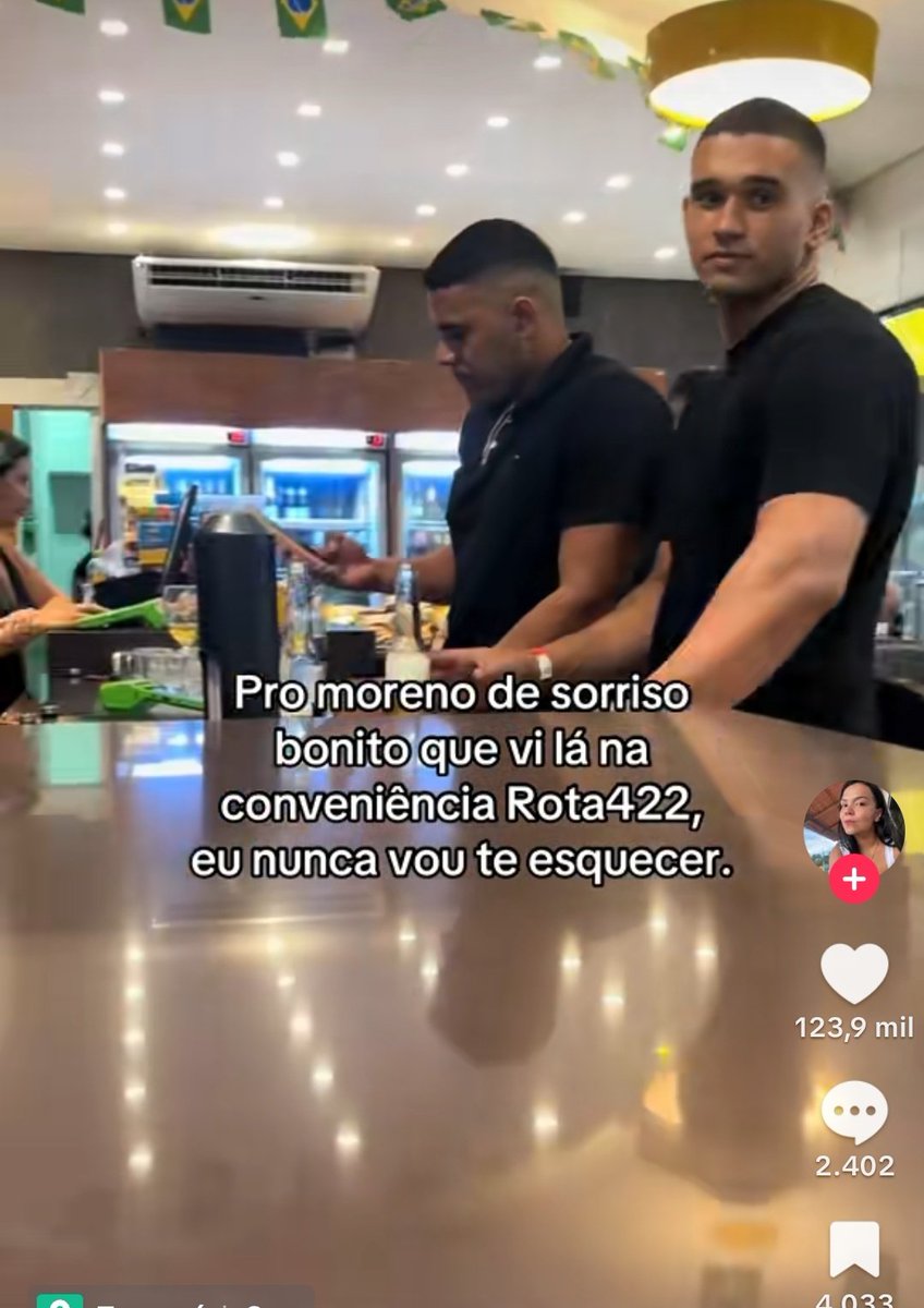 Liberalminion21's tweet photo. Tá aí um assédio que as mulheres normalizaram 

Tirar foto de um desconhecido e postar numa rede social pra milhões de pessoas verem https://t.co/VFgkFL9vTC