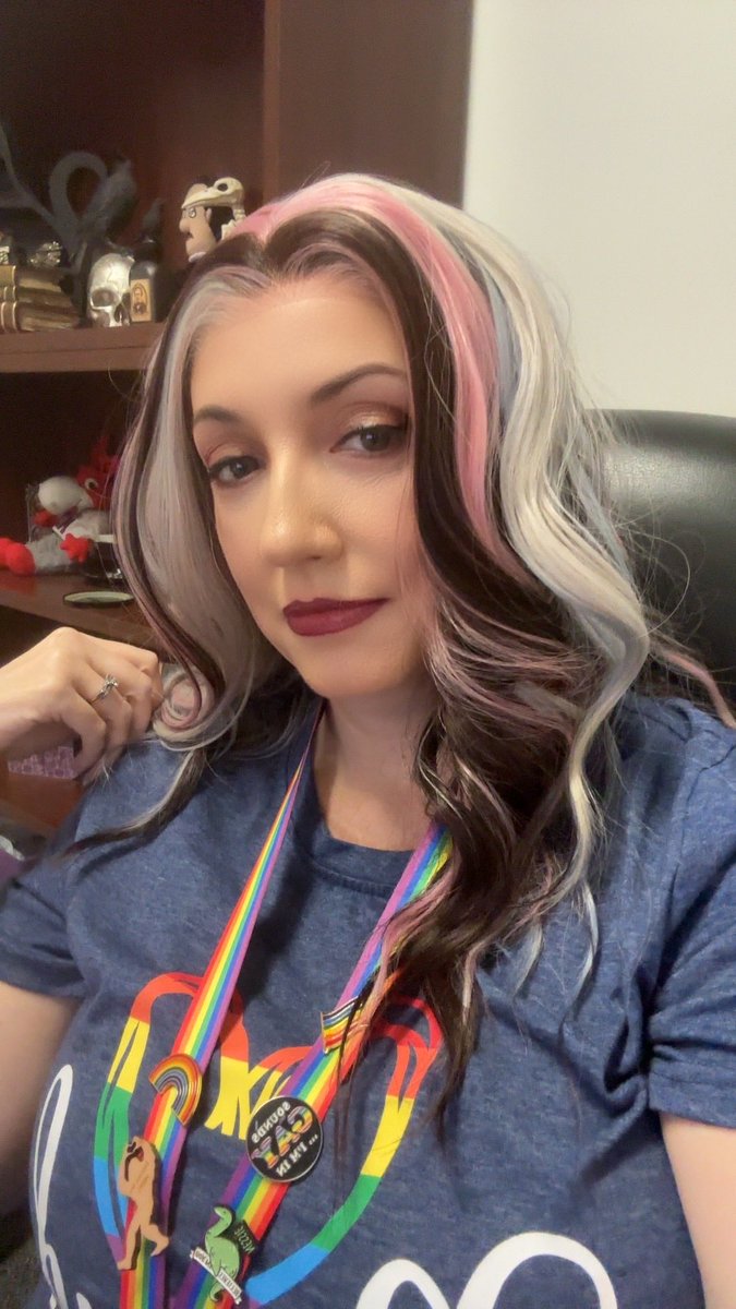 0nceUponAWig's tweet photo. I just love the style and colors of my first crown from Stacy's Story, Skylin in Cotton Candy Mocha. I would wear it all year but the subtle #transflag colors are a bonus for #pride! Grab this wig from my Linktree! #wiglife #cotd https://t.co/mzKPKlTzcB