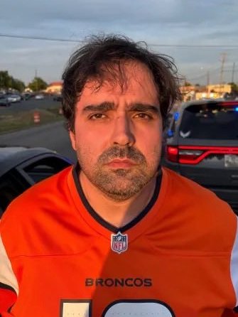 republiqueBRA's tweet photo. 🚔 🇺🇸 Departamento de Segurança Interna dos EUA anuncia a prisão de brasileiro apontado como líder do PCC e do Comando Vermelho (CV): "Terrorista estrangeiro preso". https://t.co/KkLQJmyBD9