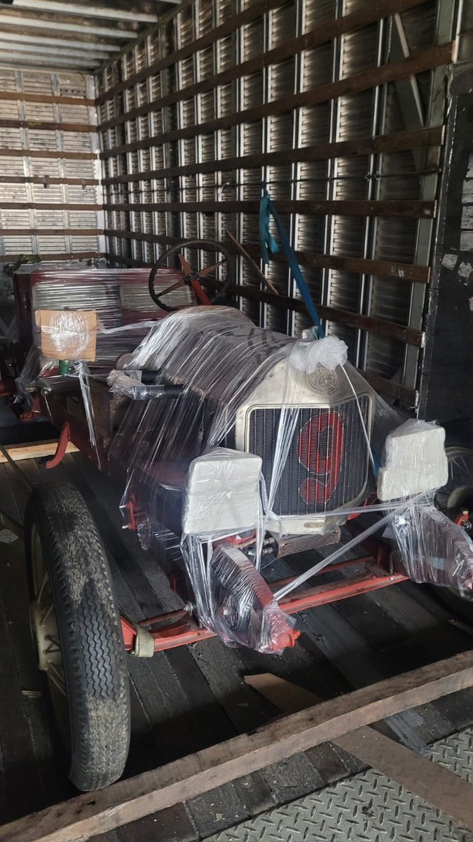 fau_paez's tweet photo. Quiero anunciar nuestra primer exportación d un auto clásico restaurado en Argentina desde Mendoza hacia Chile.

4 años atrás esta operación no era posible.
Gracias a la desregulación del mercado d @fedesturze esto fue un sueño hecho realidad. 

Argentina será próspera! 

@JMilei https://t.co/3pXDlJPoOr