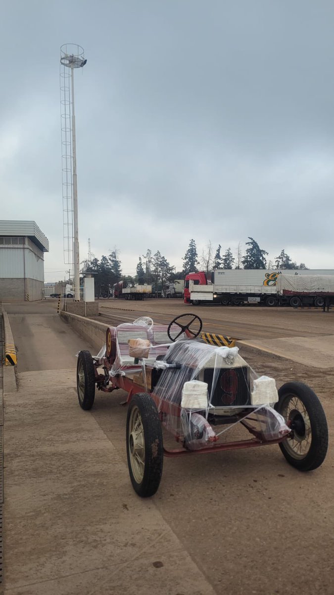 fau_paez's tweet photo. Quiero anunciar nuestra primer exportación d un auto clásico restaurado en Argentina desde Mendoza hacia Chile.

4 años atrás esta operación no era posible.
Gracias a la desregulación del mercado d @fedesturze esto fue un sueño hecho realidad. 

Argentina será próspera! 

@JMilei https://t.co/3pXDlJPoOr