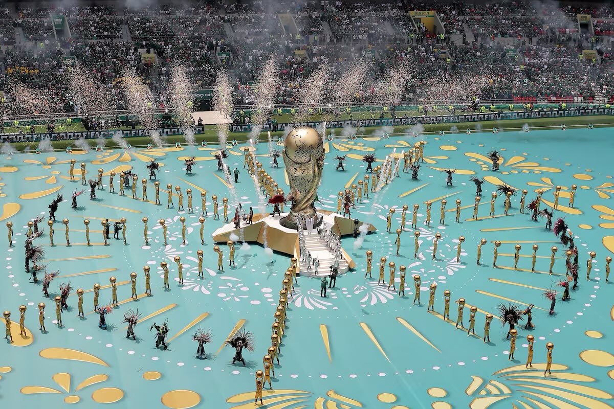 AccessBadBunny's tweet photo. In a new article, El País describes the World Cup opening ceremony as neutral and references Bad Bunny's Super Bowl performance.

"...If Bad Bunny proudly listed Latin American countries at the Super Bowl, here J Balvin did the counting with women instead, while Shakira appeared alongside retired players".