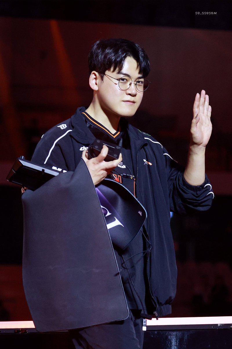 so_ssosom's tweet photo. 260612 RTM HLE vs T1

MSI 1시드 HLE 원딜 구마유시 👍🏻

#Gumayusi #구마유시 #이민형 #HLEWIN https://t.co/2tsGfCxzun