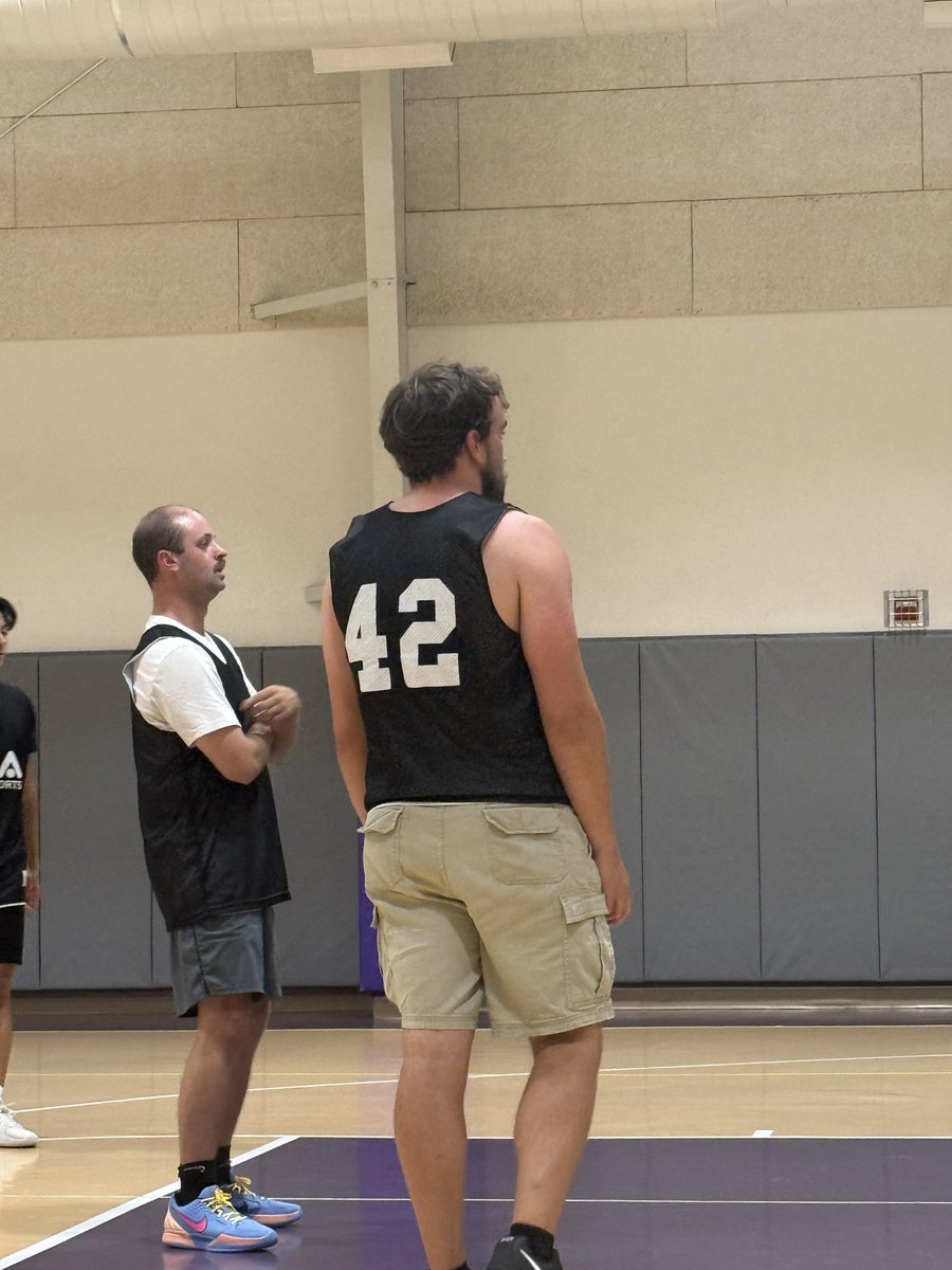 Rayan_4879's tweet photo. Pulled up to my rec Basketball league today and saw a guy hooping in cargo shorts he proceeded to drop 35 points on us and we had nothing to stop him @NBA get him a 10 day contract https://t.co/zjE438utKd