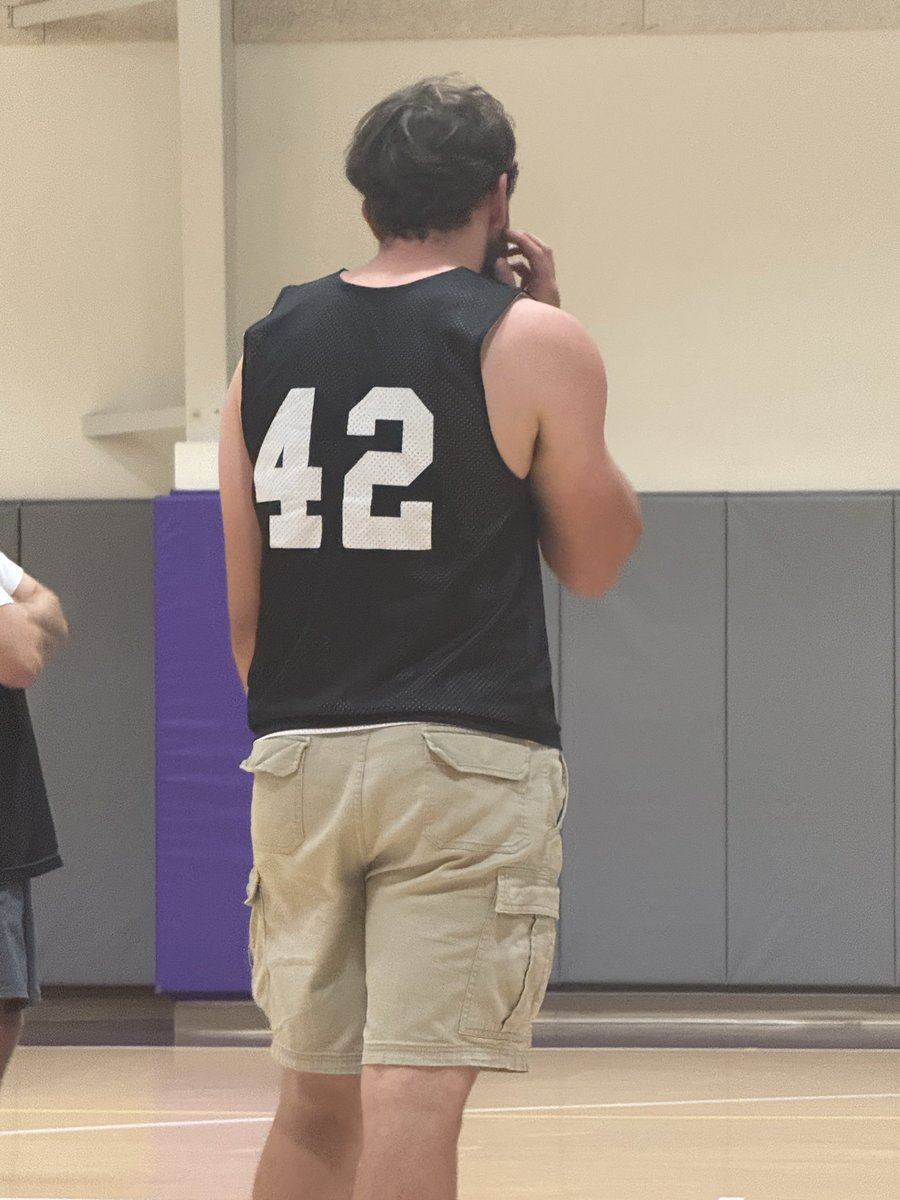 Rayan_4879's tweet photo. Pulled up to my rec Basketball league today and saw a guy hooping in cargo shorts he proceeded to drop 35 points on us and we had nothing to stop him @NBA get him a 10 day contract https://t.co/zjE438utKd