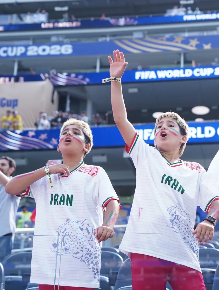 jacksonhinkle's tweet photo. ❤️🇮🇷🇺🇸 TEAM IRAN arrives on the pitch at their first FIFA World Cup match https://t.co/eKRJuisEC8