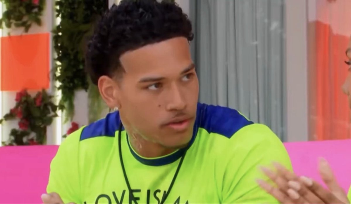 BohsnOsMagic's tweet photo. What are Kyle Hamilton and Gunnar Henderson doing on Love Island? https://t.co/cr1qSQ64by