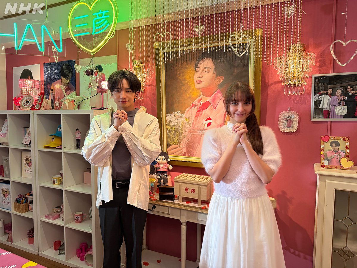 nhk_dramas's tweet photo. ドラマ10【#コンビニ兄弟】🏪👬
総合・毎週火曜夜10時(全10回)

＼💐本日第8回 夜10時～💐／

第7回配信 本日夜10:44まで👇
https://t.co/V4dLrPWzpe

ミツに夢中な大変身おばあちゃん(#余貴美子)🍑
テンダネスで生まれた温かい絆をもう一度✨

オフショットはFCルームでの兄妹♬
#中島健人 #嵐莉菜 https://t.co/LThgeztxsm