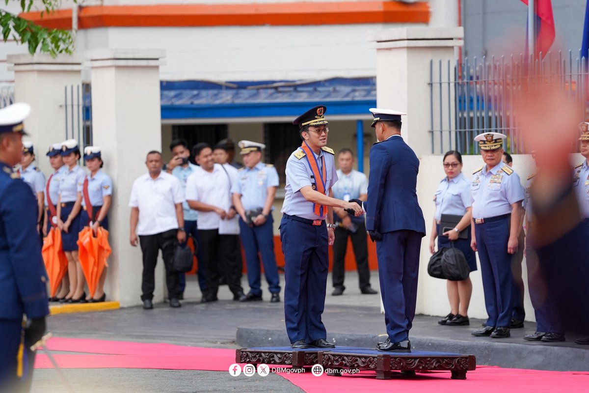 DBMgovph's tweet photo. IN PHOTOS: Department of Budget and Management (DBM) Acting Secretary Kim Robert C. De Leon was promoted to the rank of Auxiliary Rear Admiral of the Philippine Coast Guard Auxiliary (PCGA).
Read more: https://t.co/g6ZW1Ehg8O
#DBMatWork #DitoBawatMandaragatMahalaga https://t.co/2pprmKZimq