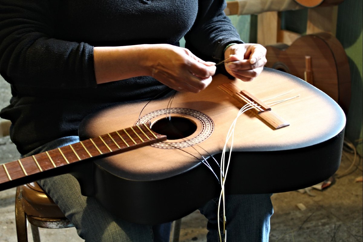 Michoacan's tweet photo. En Paracho encontrarás, como se hace una guitarra, desde la madera hasta la primera nota. 🎸
La Capital Mundial de la Guitarra nos espera para conocerla. #PuebloMágico
Hospédate en los hoteles de #Michoacán #elAlmadeMéxico https://t.co/mgieZ1TRm2