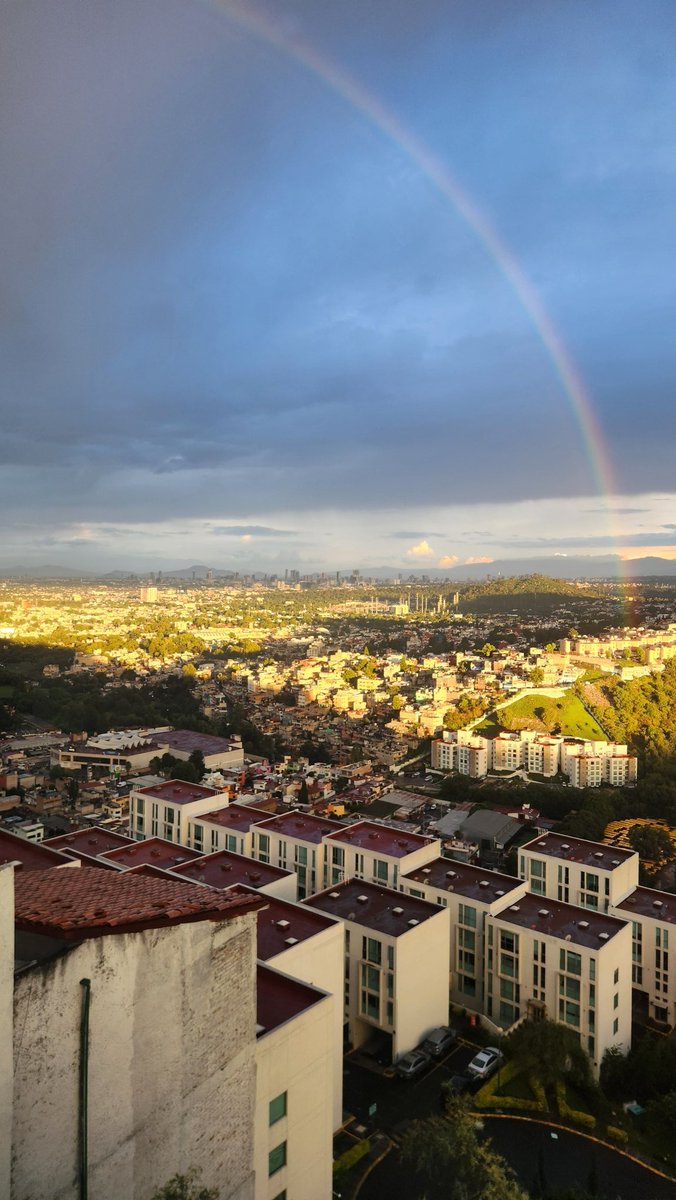 Yassob's tweet photo. #FelizLunes desde #naucalpan
Con este atardecer de la #cdmx https://t.co/as7VTJBGr2