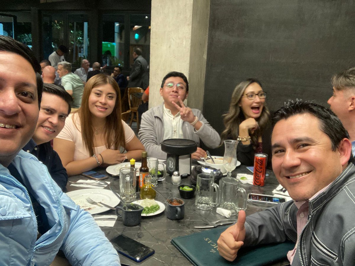 MarcoVazal's tweet photo. Hoy cierro un capítulo muy importante en mi trayectoria profesional después de mi etapa en AXA Seguros.
Me voy con gratitud por la confianza, los aprendizajes y las personas extraordinarias con las que tuve la oportunidad de compartir este camino.

Gracias AXA Seguros https://t.co/OT1sBTo4lW