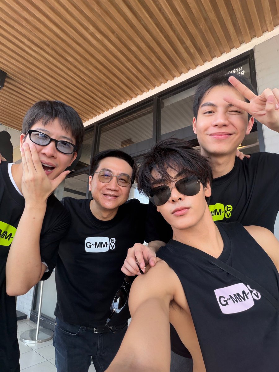 ChenRcj's tweet photo. ชุดนี้พี่ถายกนิ้วให้เลย #GMMTVOuting2026 https://t.co/3hJFHLHEcF