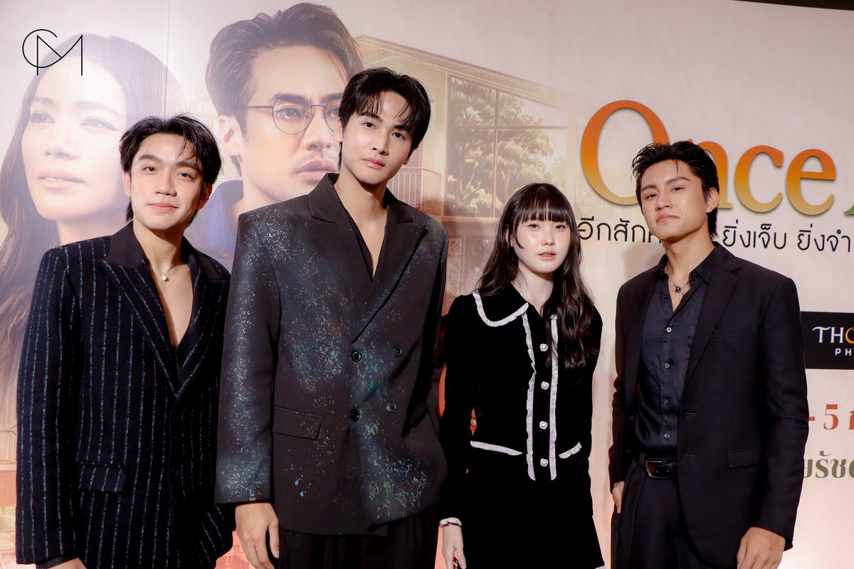 CM2Connect's tweet photo. [เก็บตกบรรยากาศ] “ตะวัน, ธรรศ, แฟร์รี่, บูม” ช่วงเดินพรมในงาน Gala ละครเวที “Once Again อีกสักครั้ง ยิ่งเจ็บ ยิ่งจำ ยิ่งรัก”

#TawanPanwa 
#ธรรศตันหยงมาศ #taastanyongmas
#FairyKirana #แฟร์รี่กิรณา
#บูมสหรัฐ #boomsaharat
#ONCEAGAIN #อีกสักครั้ง
#ONCEAGAINGalaNight https://t.co/75KcAcCWPW