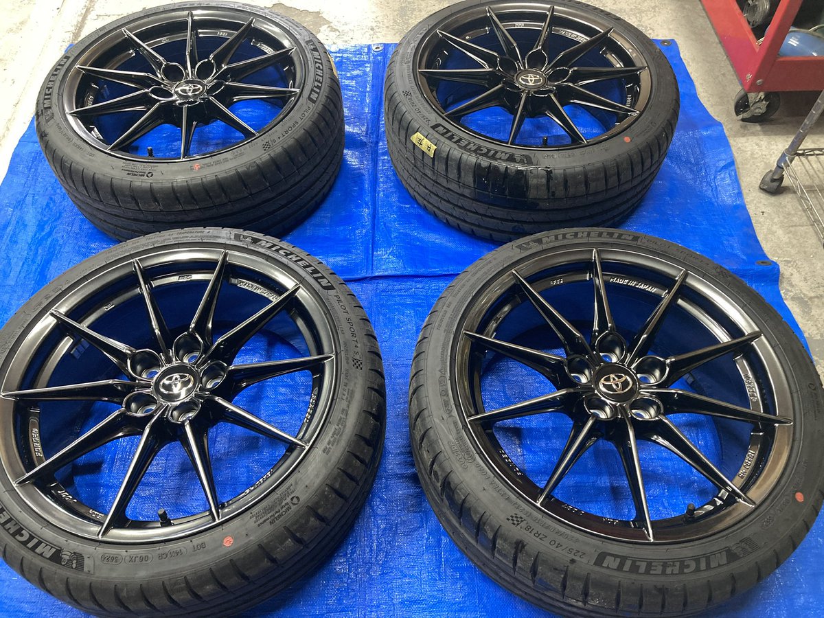 smile_cars2013's tweet photo. スマイルカーズの西村です。

今回は、トヨタ　GRヤリスの、

ホイールコーティングです。

表も裏側も洗浄してコーティングさせて頂きました！

ご依頼ありがとうございました😊

#grヤリス
#ホイールコーティング https://t.co/ddiZ5Wg9gu