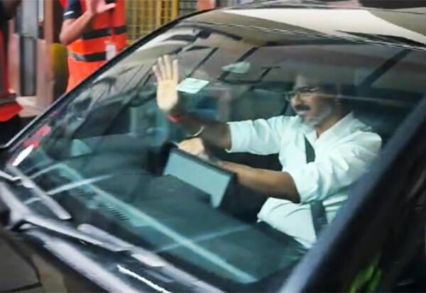 butcherthem's tweet photo. 'ஜென்சி' இளைஞர்களே! உங்கள் வாழ்க்கை சிறக்க யாரை பின்பற்றப் போகிறீர்கள்?

பிளே பாயா?
சமூக அக்கறை கொண்டவரா?

தவறான முடிவு உங்கள் வாழ்க்கையையே புரட்டிப் போட்டுவிடும். ஜாக்கிரதை. https://t.co/ABJdU0LijK