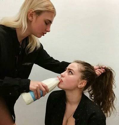 atwowaymirror's tweet photo. kanye dipping in lesbian nachos https://t.co/xl8dUi0chq