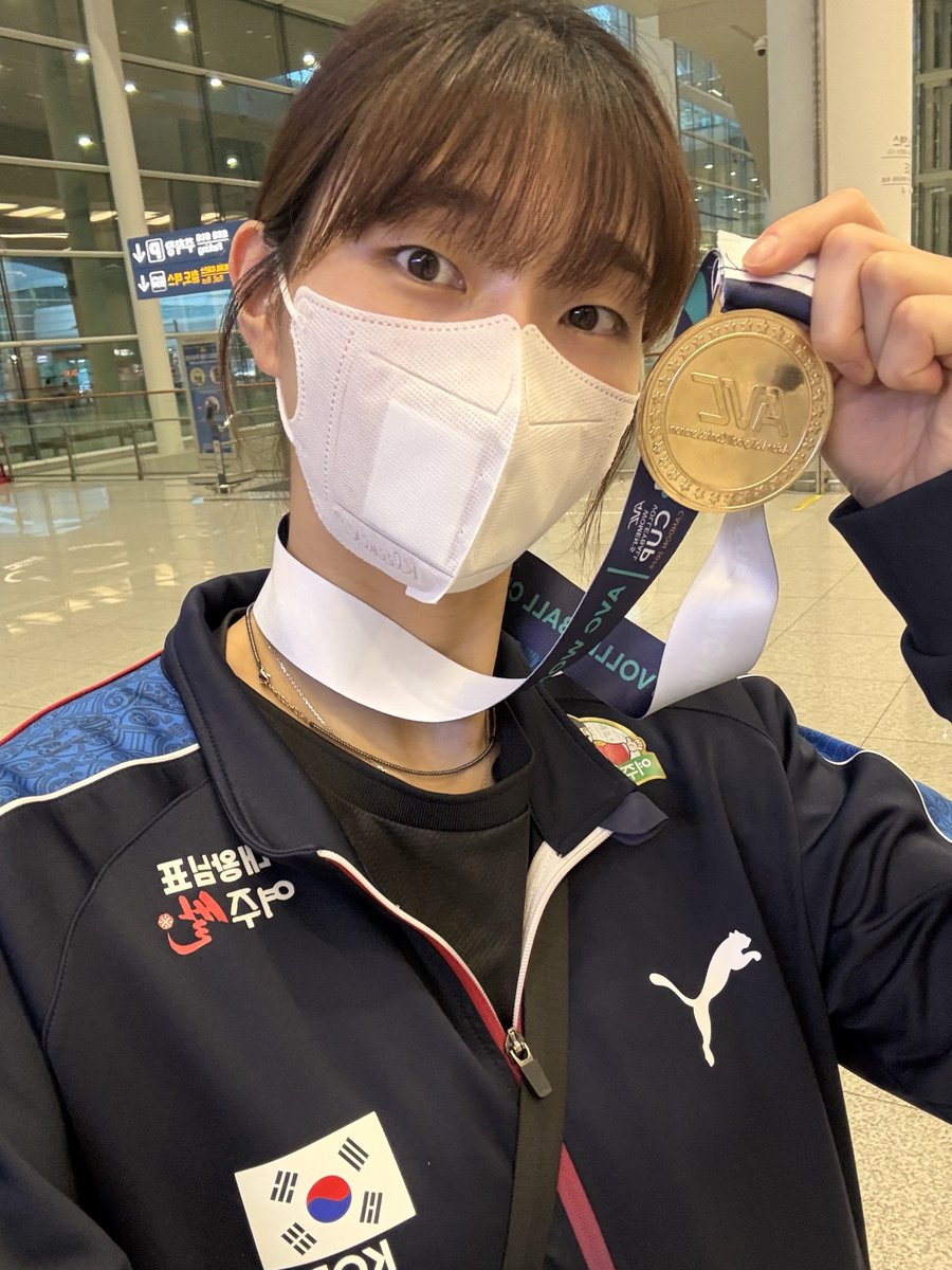 Ju1ovee's tweet photo. 금메달 여자의 입국을 축하합니다💛💛💛💛💛 #이주아 https://t.co/07tO5tSW44