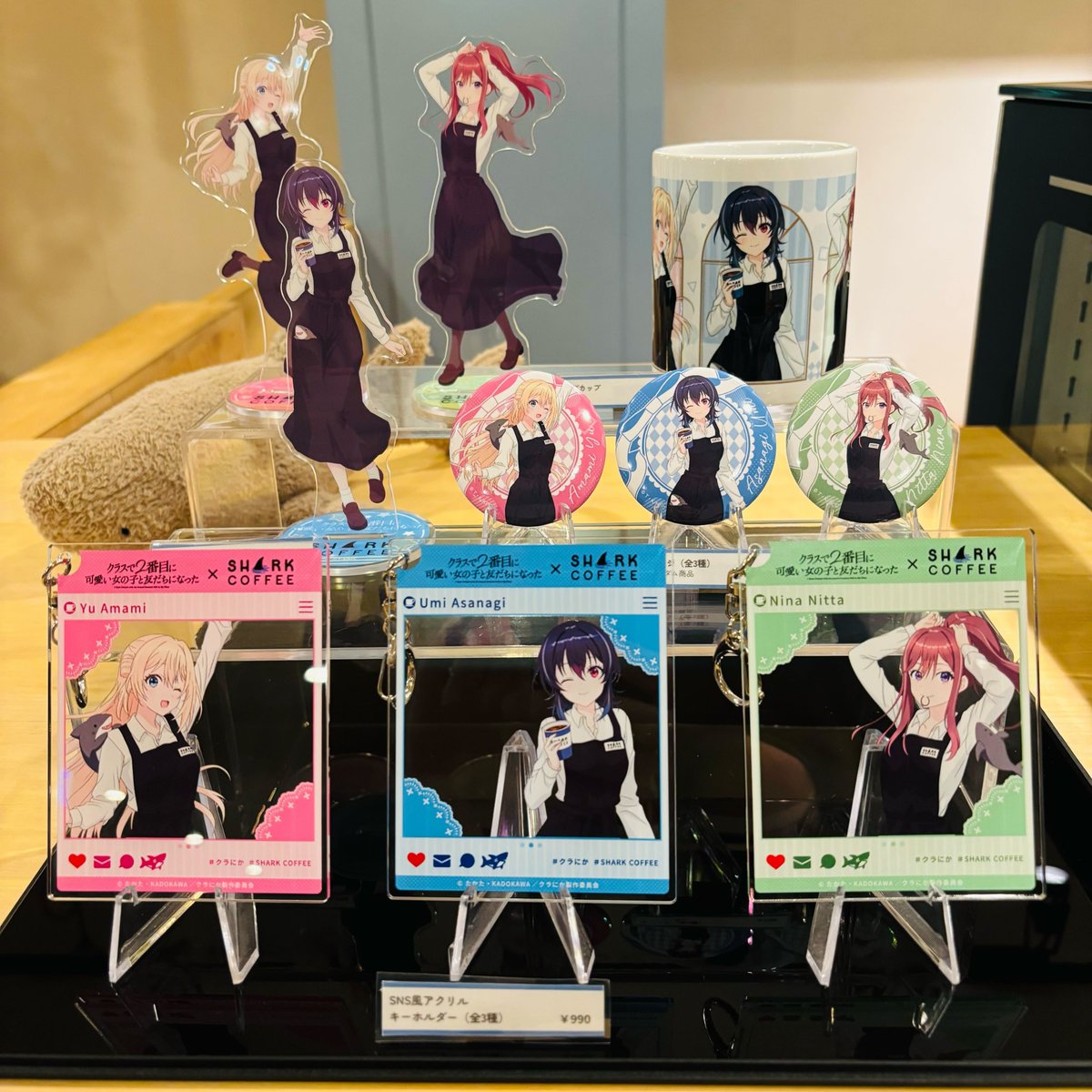 shark_coffee_'s tweet photo. 📣【リポストキャンペーン✨】
クラにか × SHARK COFFEE

コラボカフェ事後通販大好評受付中🎉
ご予約は来週6/28(日)まで⏰

🔽詳細はこちら
https://t.co/j8EFpPzpaZ

＼この投稿をリポストで応募完了／
抽選で10名様に「ノベルティフルコンプセット」をプレゼント✨

全国どこからでも応募OK🦈☕️ 
※7月初旬発送予定

#クラにか #sharkcoffee