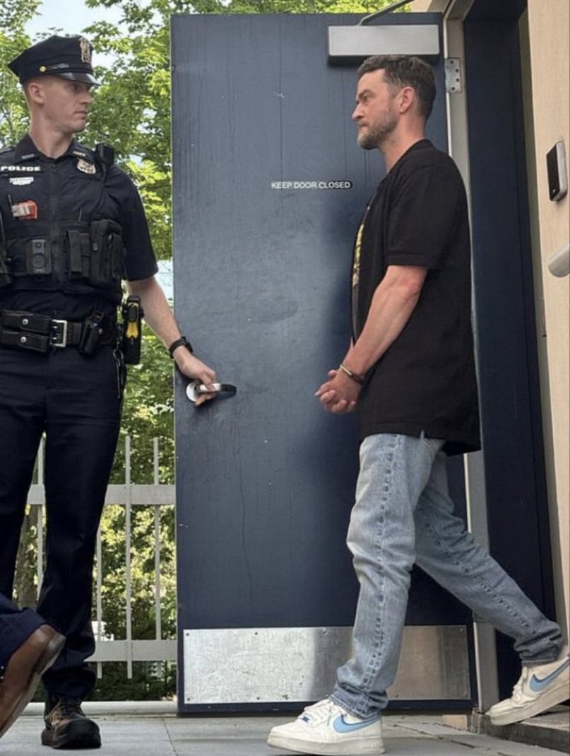 Frank_lin69's tweet photo. Me if stealing memes was a crime https://t.co/TGMdNAxsX5