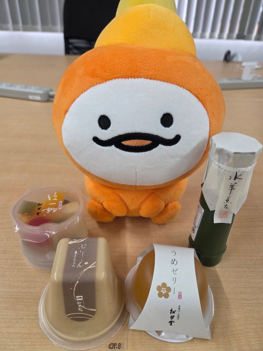 maruwasoft's tweet photo. おはようございます☀

🍮今日のおやつ🍮
代表から岐阜中津川市の和菓子屋「松月堂」さんのお菓子をいただきました！

中の人は「栗きんとんぷりん」をいただきました🌰
栗の濃厚な味わいとなめらかなプリンが相性抜群で、とても美味しかったです🙌

#派遣 #転職 #企業公式相互フォロー #和菓子の日 https://t.co/DuqWUArS7H