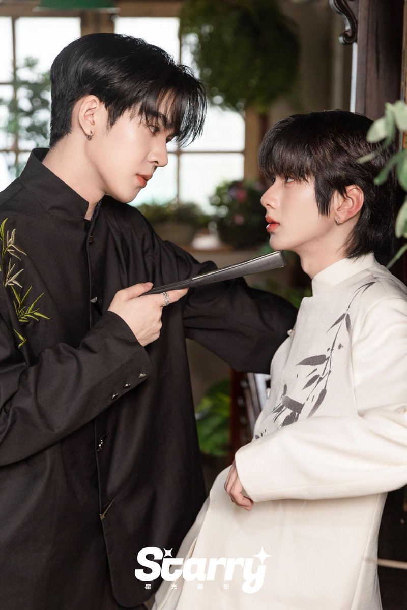 kongtorinhajiro's tweet photo. KISS ME 💋 - AuauSave fanfic

Tudo o que Save esperava quando foi educadamente coagido a se tornar secretário de Auau era ser demitido. No entanto, de todas as surpresas que o novo cargo poderia lhe proporcionar, apaixonar-se pelo chefe e acabar em sua cama era a última delas. https://t.co/O7WoqCbM2R