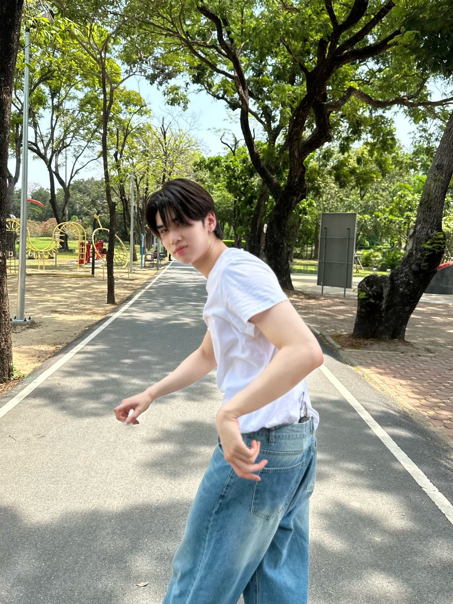 dunkrich11's tweet photo. 16, dunk dunk
Cục bảo bối nay đi chơi vui vẻ, giữ gì sức khoẻ nhé em 🐻‍❄️🖤
@dunknatachai https://t.co/JCSVCjDgBI