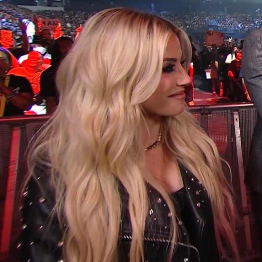 mainlyflairs's tweet photo. this was how lexi was looking at charlotte the entire time by the way oh my god https://t.co/maBk0YHaYg