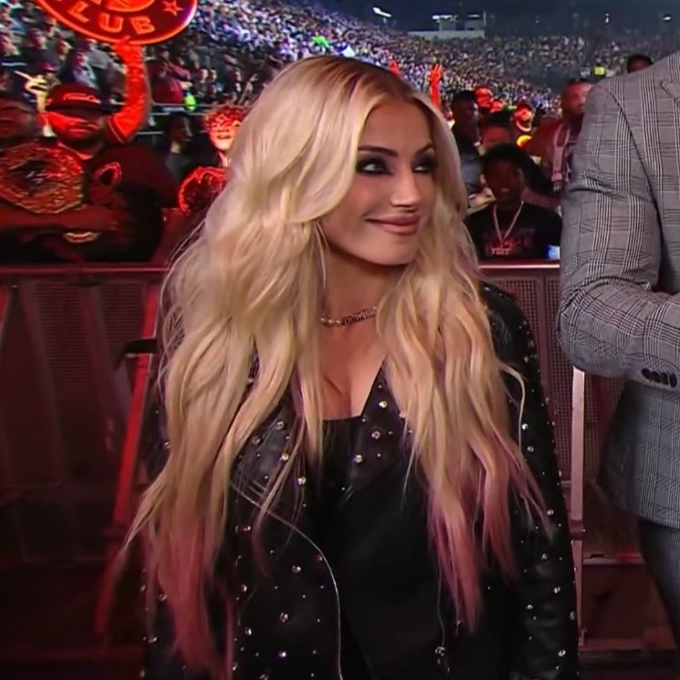 mainlyflairs's tweet photo. this was how lexi was looking at charlotte the entire time by the way oh my god https://t.co/maBk0YHaYg