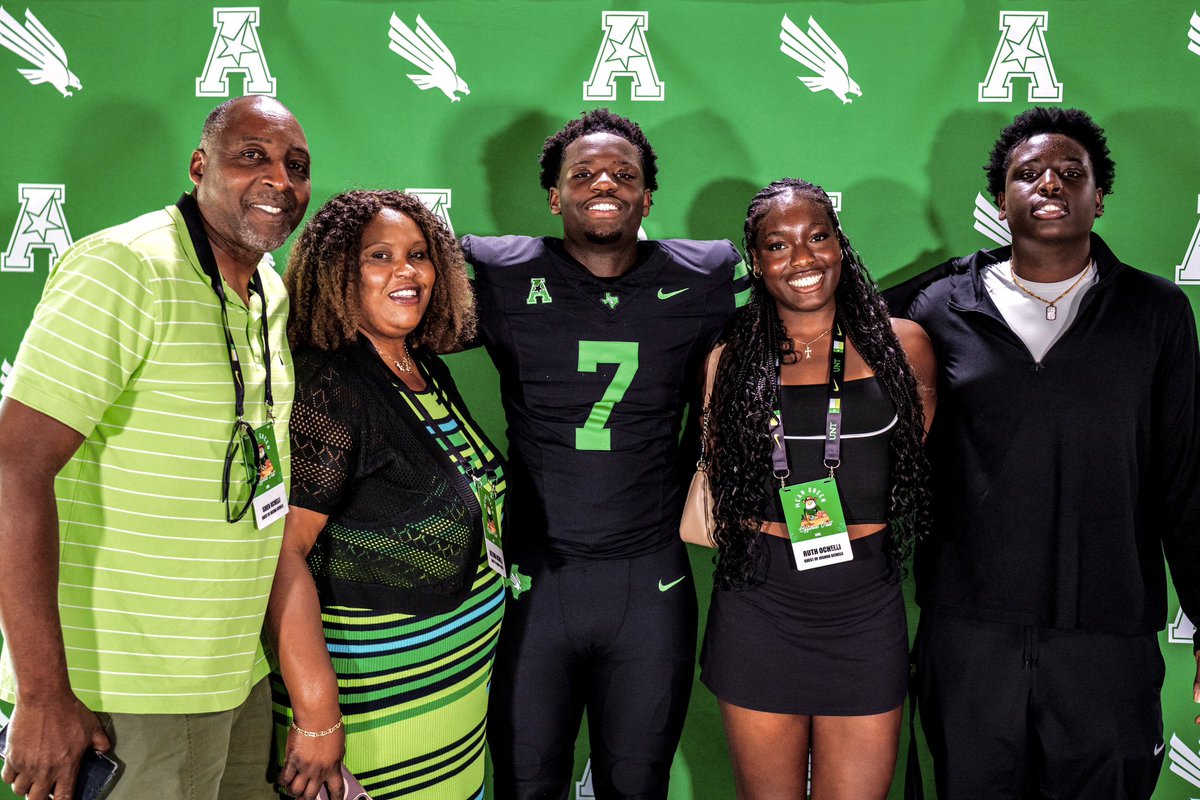 joshuaochelli's tweet photo. Amazing OV @MeanGreenFB ❗️Thank you @Grant_Kinser @CoachBenBlack @JoeMartinezUNT @Coach_NealBrown for the hospitality this weekend!! #GMG 💚🖤

@coach_crumedy @CoachDavis99 @BillyGranville @Marcus_Gomez34 @Ace03MikeG @TravisTiger_FB https://t.co/Z0QvImGlj9