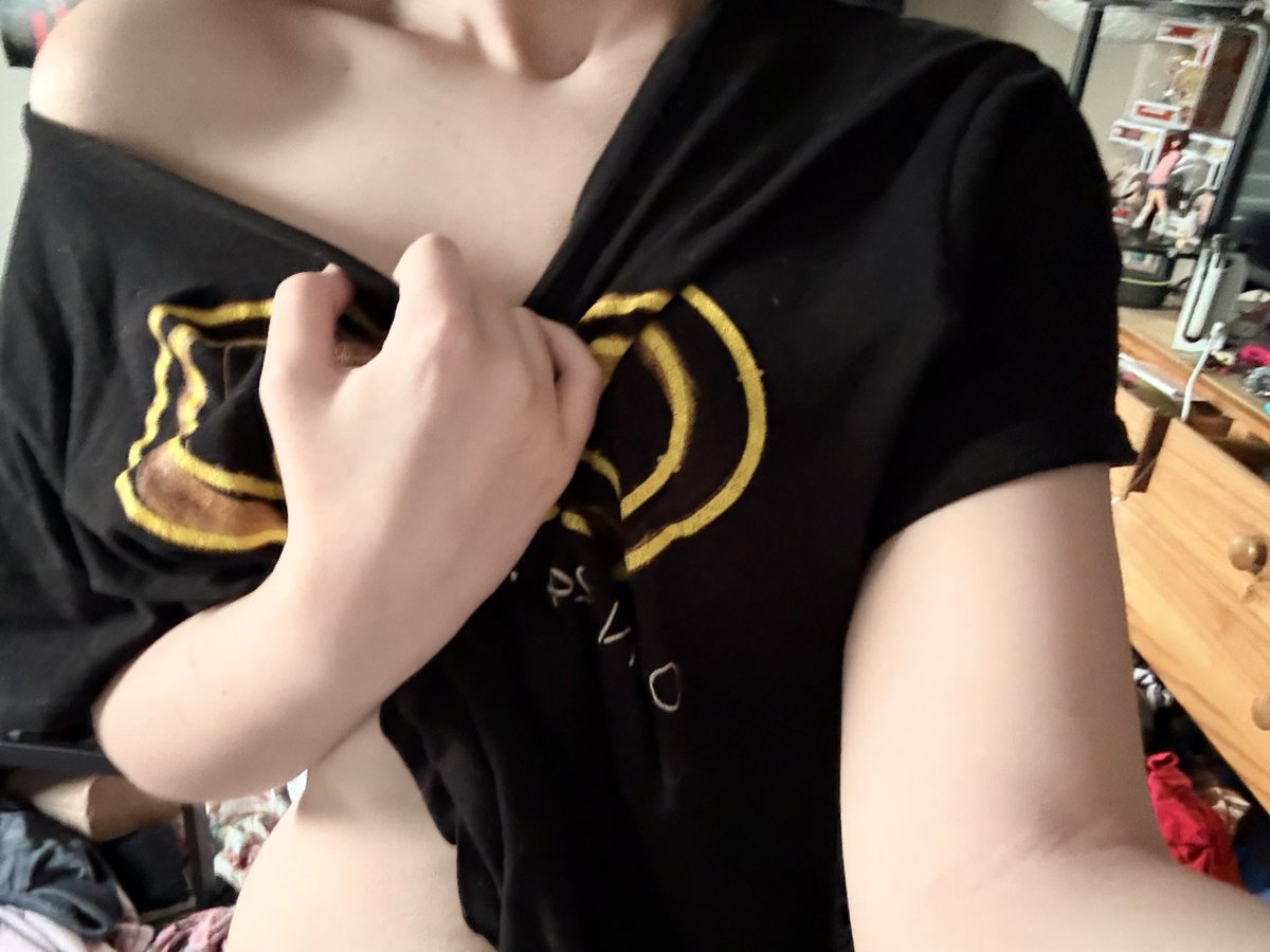 Elicx1d's tweet photo. Im crine why am I getting a twink build https://t.co/NtyRPXQ7Zc