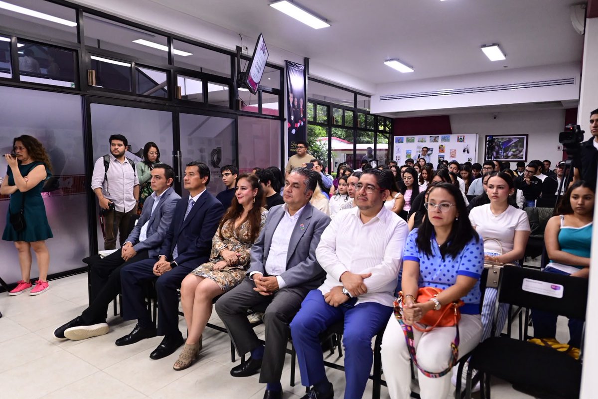 ople_Ver's tweet photo. La Consejera Presidenta del @ople_Ver, @Marisol_OPLEVer, y Bernardo Sánchez Vigil, jefe de carrera de Derecho de la #UX, en representación del Rector Erik García Herrera, dieron la bienvenida a las y los participantes. 🤝🏫

Contamos con la presencia de la Consejera Electoral, @mfsr_mx ; el Secretario Ejecutivo, Fernando Reyes Rocha; autoridades electorales del @TEVeracruz y de la @TEPJF_XAL.
​El Consejero Electoral, @GarciaRamos_Fer impartió el 1er módulo: "Fundamentos de la democracia y ciudadanía activa". 🗣️🗳️