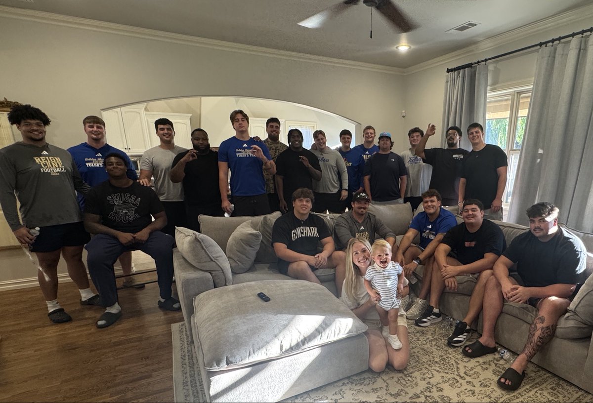 jscelfo66's tweet photo. This group has been working this summer #Brotherhood #family https://t.co/BNHqxzPryN
