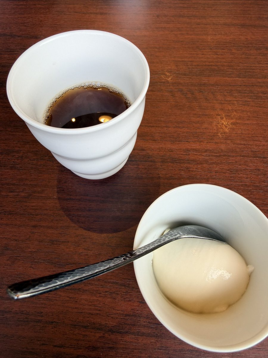 yuming_'s tweet photo. #いい店見つけた👀
クオリティと満足度高いランチがいただける麻布十番『シーファン』

見た目の美しさ際立つ蒸し鶏の青葱ソース
柔らかく美味しい蒸し鶏に青葱が良きアクセント
コクと辛味のバランス良き担々麺
絶妙なパラパラ具合の炒飯

そして食後の杏仁豆腐が絶品この上なし😍

#麻布十番グルメ https://t.co/5FnipRUTTV