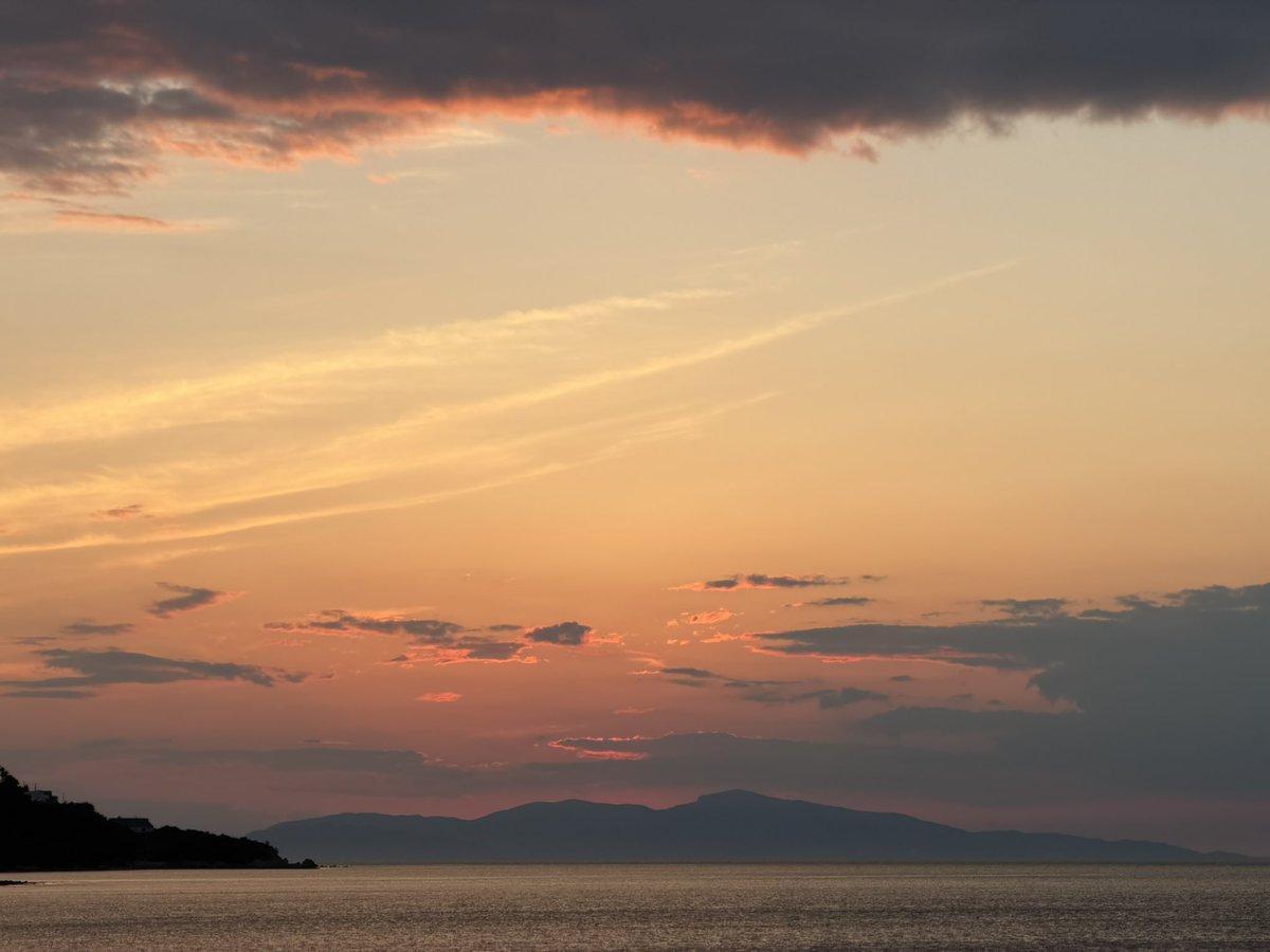solavilla_'s tweet photo. 昨日の夕日、夕焼けです🌅

#solavilla #淡路島 #貸別荘
#そらヴィラ海テラス南あわじ https://t.co/JKOYCkcIhj