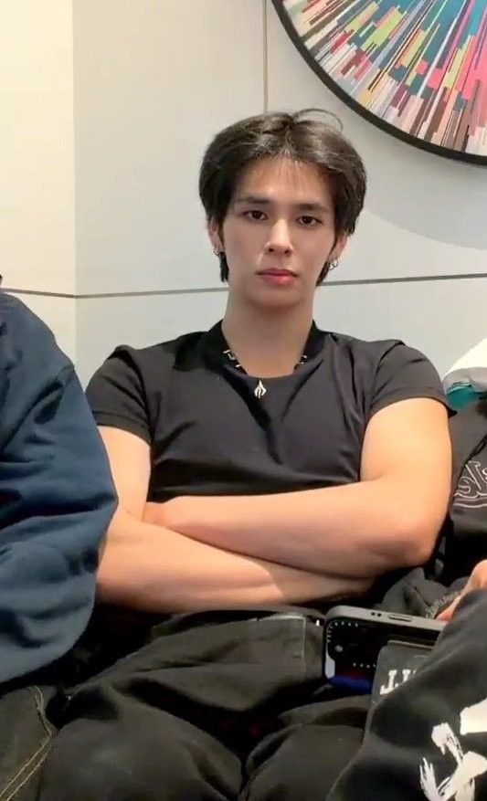 Seohohito's tweet photo. Que bravo 😂 https://t.co/wZlnRCWXiZ