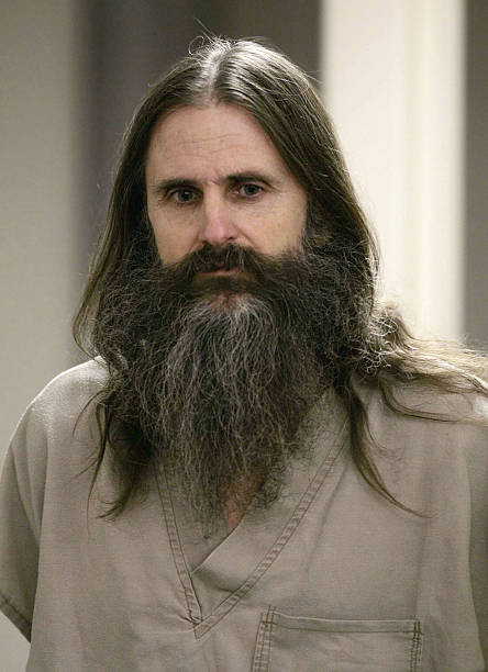 Latium667's tweet photo. Brian David Mitchell đã bị kết án tù chung thân vào năm 2011 vì tội bắt cóc Elizabeth Smart vào năm 2002. Ngày 31 tháng 8 năm 2011, hắn bị chuyển đến nhà tù liên bang để bắt đầu thụ án chung thân cho tội ác của mình.
#prison #prisoner #inmate https://t.co/CqdESnkEJV