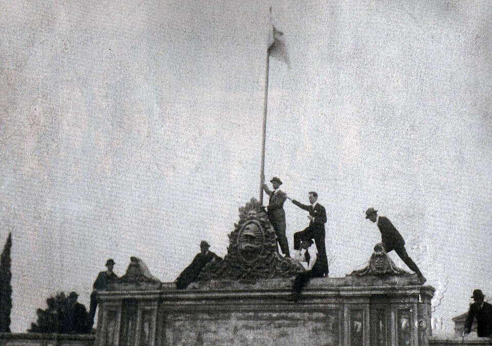 Grupo_Paternal's tweet photo. #ReformaUniversitaria
Un día como hoy, pero de 1918, comenzó el Grito de Córdoba en el que se consumó la Reforma Universitaria. "La juventud ya no pide. Exige que se le reconozca el derecho a exteriorizar ese pensamiento propio en los cuerpos universitarios... https://t.co/ThkPRfJnFp