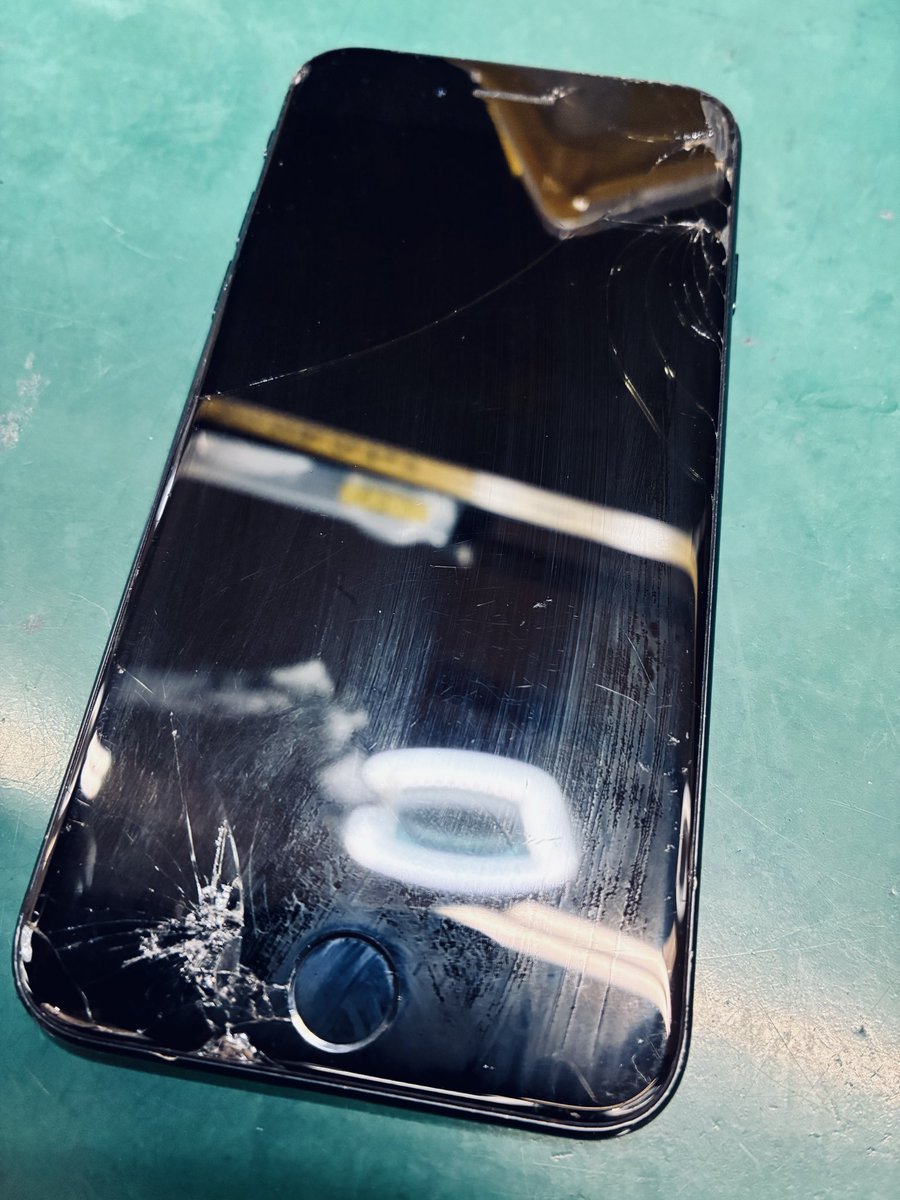 sumahonobyouin's tweet photo. バキバキなiPhoneも修理承っております。#iPhone #Android #Switch 
#買取　#中古スマホ　#修理
#春日部　#越谷　#野田市　#松伏
#吉川市　#岩槻　#コーティング　#杉戸 https://t.co/5FKm9rGwF3