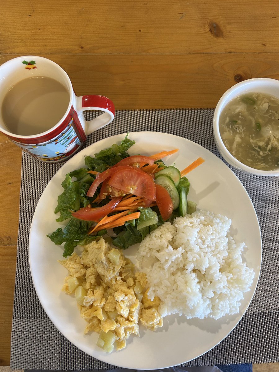 JapanWales's tweet photo. 今朝は中華風卵スープ。
新鮮なトマトが甘くて美味しいです。
毎朝淹れたてのコーヒーが飲めるのは最高。朝から至福の時間ですっかり仕事がある事を忘れてしまいそうです。
コーヒー好きの方はぜひWALESへお越しくださいませ。
#WALES #Baguio #バギオ　#バギオ留学　#英語留学　#英語学校 https://t.co/1ECPpCshWE