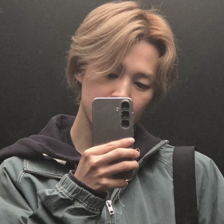 ily_dmys's tweet photo. — #auyoonmin | Quiero estar ahí 

Jm es un omega que le encantan los hombres con grandes pectorales.

Yg es un alfa con cero musculatura, piensa que al meterse al Gym todo será mejor.

Talvez a Jm no le gusten todos los hombres con grandes pectorales y solo le guste uno. https://t.co/xvfmDCCgse
