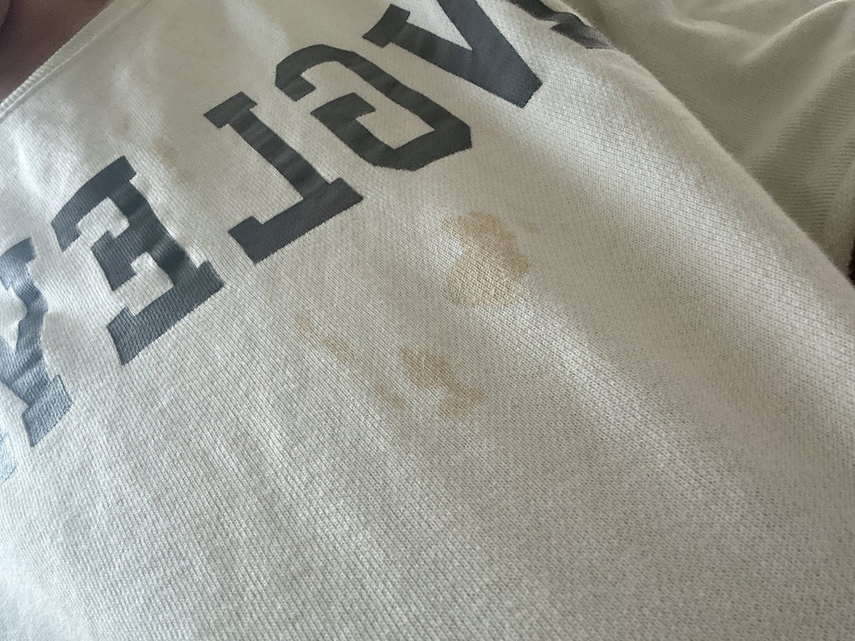 RiySing's tweet photo. 白い服を来てる時に限って
こうやってコーヒーこぼす https://t.co/QytFs9VPFI