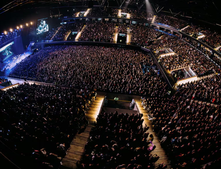 ConverComInfo's tweet photo. .@LiveNation toma el control del @MovistarArenaAR  Buenos Aires, con @LANACION como socio, y profundiza su estrategia de integración en América Latina (y se termina la guerra por el Luna Park) https://t.co/5HUGh4XbCy https://t.co/e2RJ8Bok4b