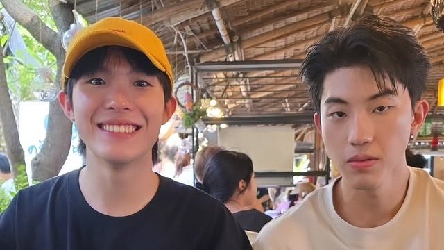 weakheroseob's tweet photo. vai jogando senhor, vai jogando muito video, foto, storys, tiktok, tweet dos kenpaul, com os kenpaul e sobre os kenpaul nesse outing
Amém 🙏🏻🙏🏻🙏🏻

#kenpaul #GMMTVOuting2026 https://t.co/BFJy4lJC9D