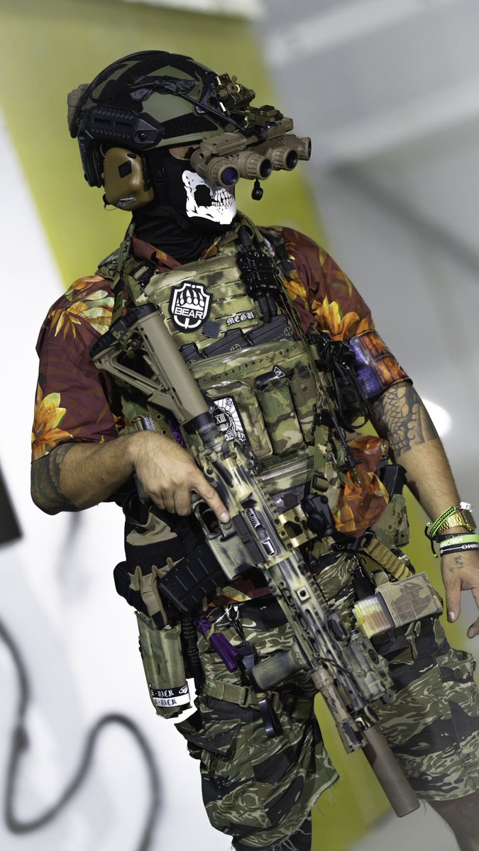 kenlow_fps's tweet photo. USEC or BEAR
#EscapefromTarkov https://t.co/VPVBROh6oC