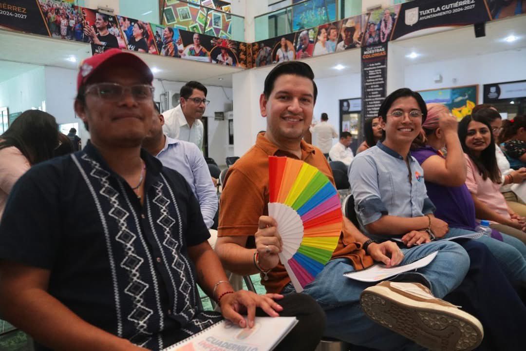 TorresAngelC's tweet photo. Nos dio mucho gusto recibir en el Ayuntamiento de Tuxtla Gutiérrez a personas integrantes de la diversidad sexual que participaron en la consulta sobre Identidad de Género y Acciones Afirmativas. Esta iniciativa, impulsada por la diputada local Luzma Castillo y Sexagésima Novena Legislatura del Congreso del Estado, fortalece la participación ciudadana para construir un Chiapas más incluyente, respetuoso y comprometido con los derechos de todas las personas.