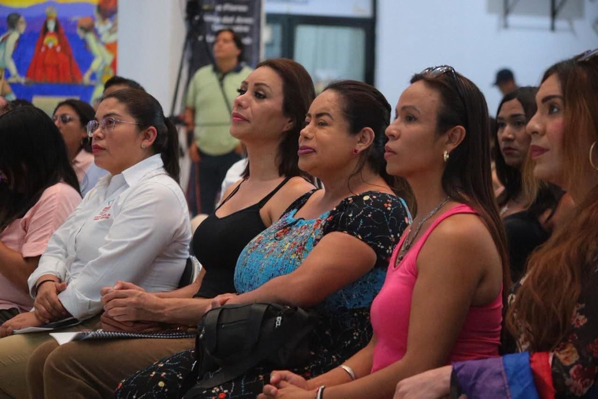 TorresAngelC's tweet photo. Nos dio mucho gusto recibir en el Ayuntamiento de Tuxtla Gutiérrez a personas integrantes de la diversidad sexual que participaron en la consulta sobre Identidad de Género y Acciones Afirmativas. Esta iniciativa, impulsada por la diputada local Luzma Castillo y Sexagésima Novena Legislatura del Congreso del Estado, fortalece la participación ciudadana para construir un Chiapas más incluyente, respetuoso y comprometido con los derechos de todas las personas.